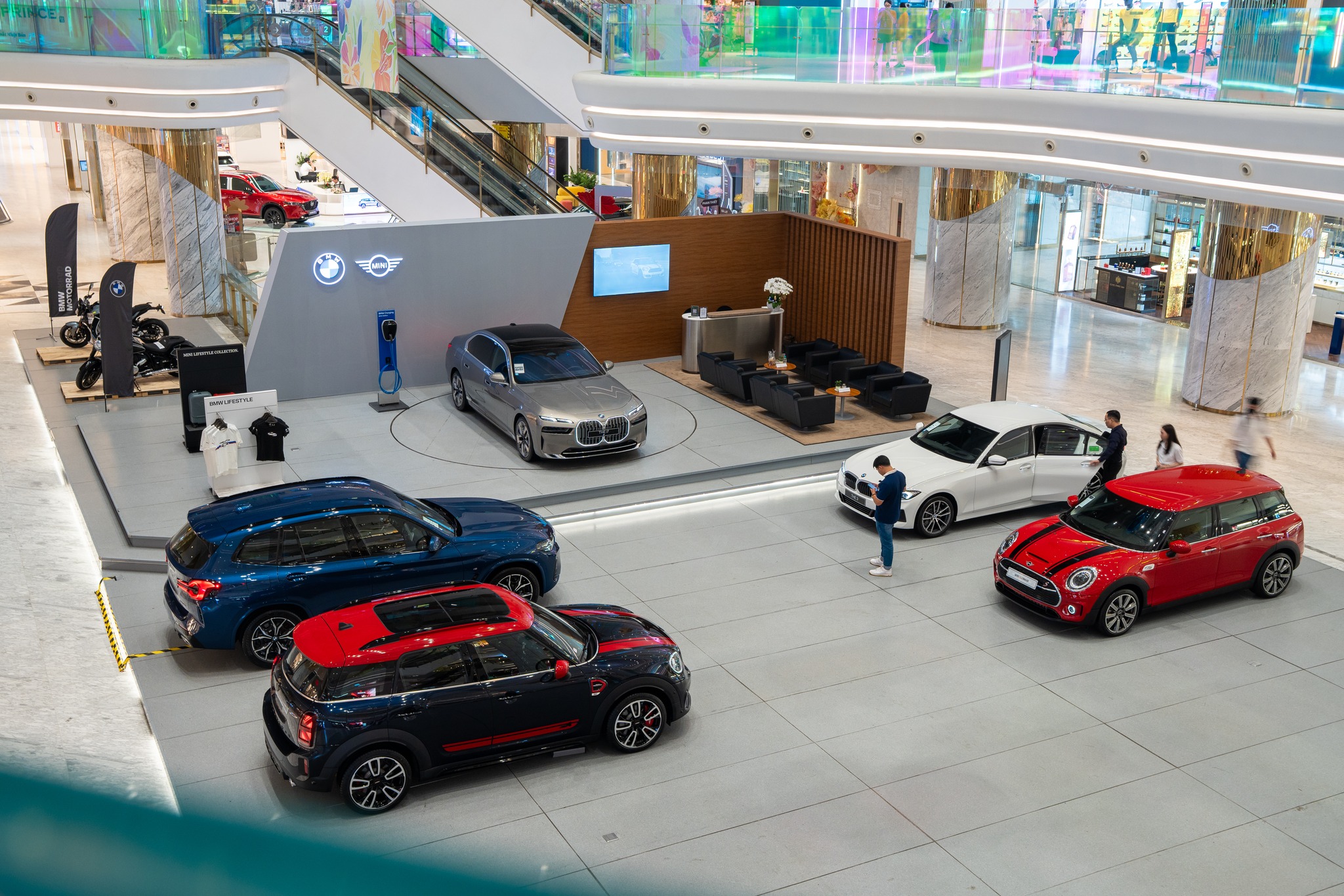 KHÁM PHÁ BMW i7 LẦN ĐẦU TIÊN XUẤT HIỆN TẠI THISO MALL SALA VỚI BMW LUXURY SHOWCASE