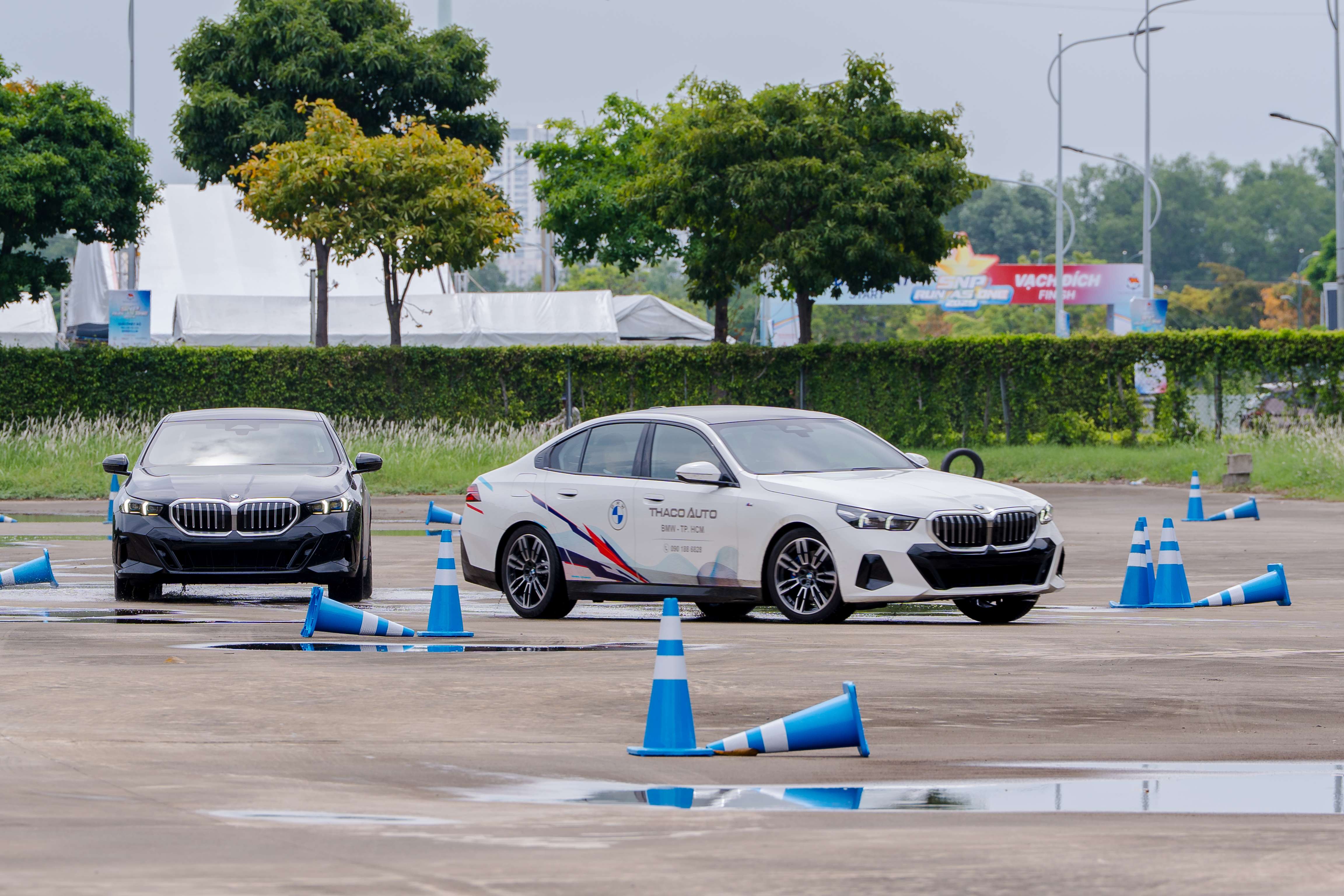 Cùng BMW Driving Experiences trải nghiệm lái đầy cảm hứng với các mẫu xe thế hệ hoàn toàn mới.